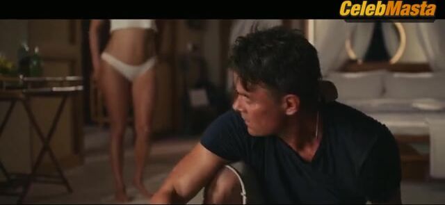 Jennifer Lopez Underwear Scene From Shotgun Wedding - Photo 1 of 5 photo 2