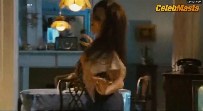 Jennifer Lopez Booty, Tits Scene From El Cantante - Photo 2 of 5