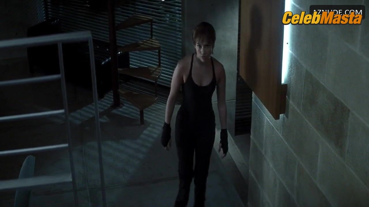 Jennifer Lopez Sexy Scene In Enough - Photo 2 of 5 photo 3