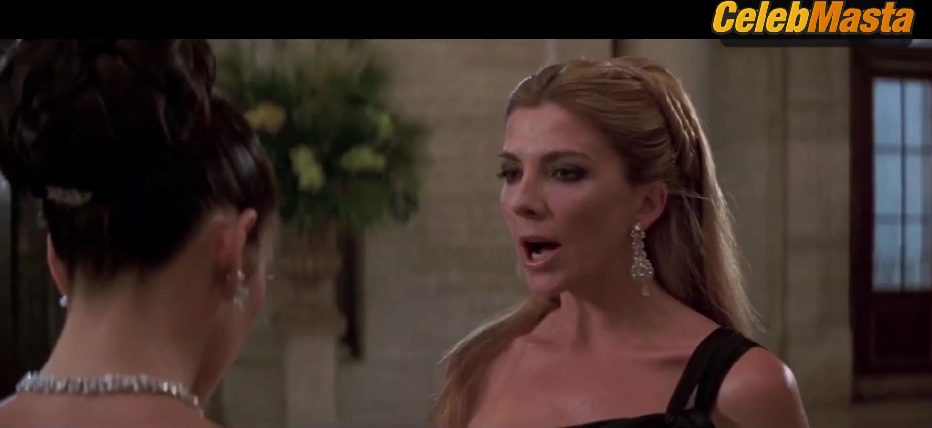 Jennifer Lopez Sexy Scene From Maid In Manhattan - Photo 2 of 5 photo 3