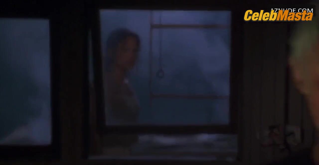 Jennifer Lopez Sexy Scene From Anaconda - Photo 1 of 5 photo 2