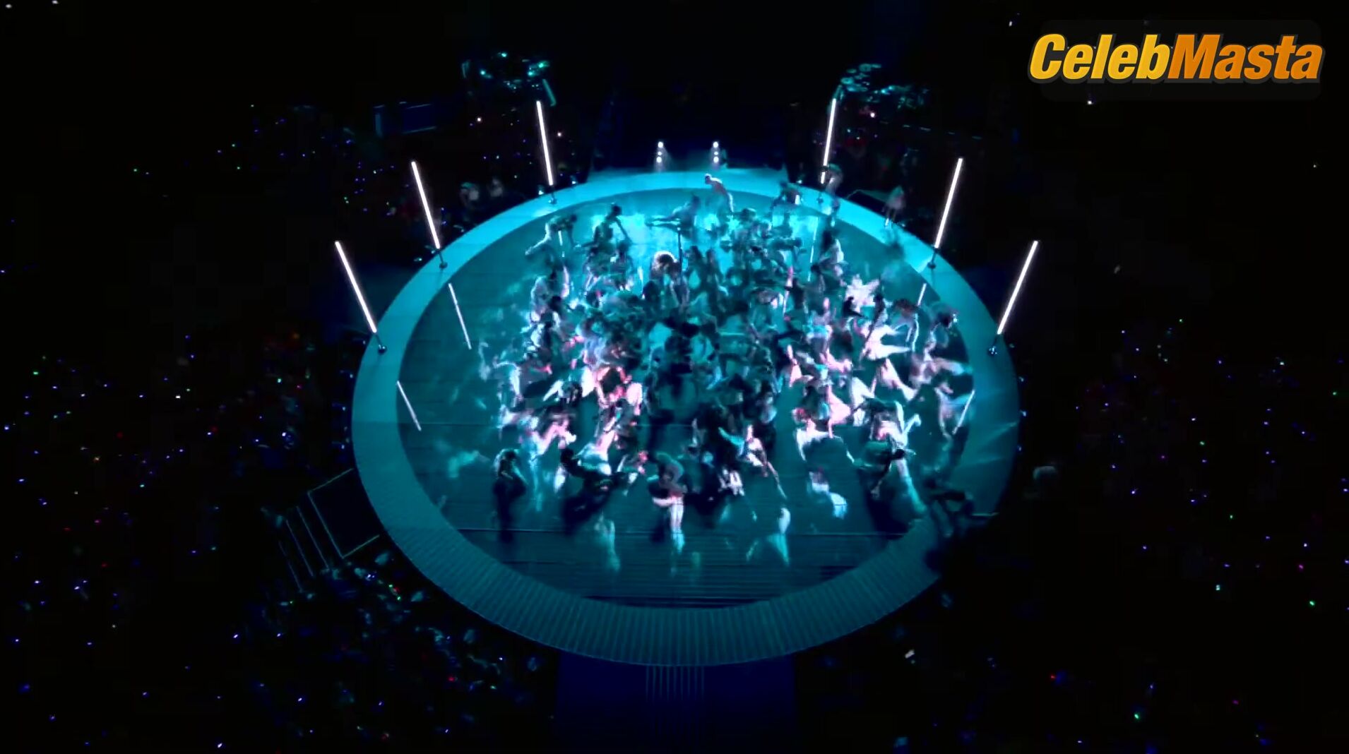 Jennifer Lopez Sexy Scene In Super Bowl - Photo 1 of 5 photo 2