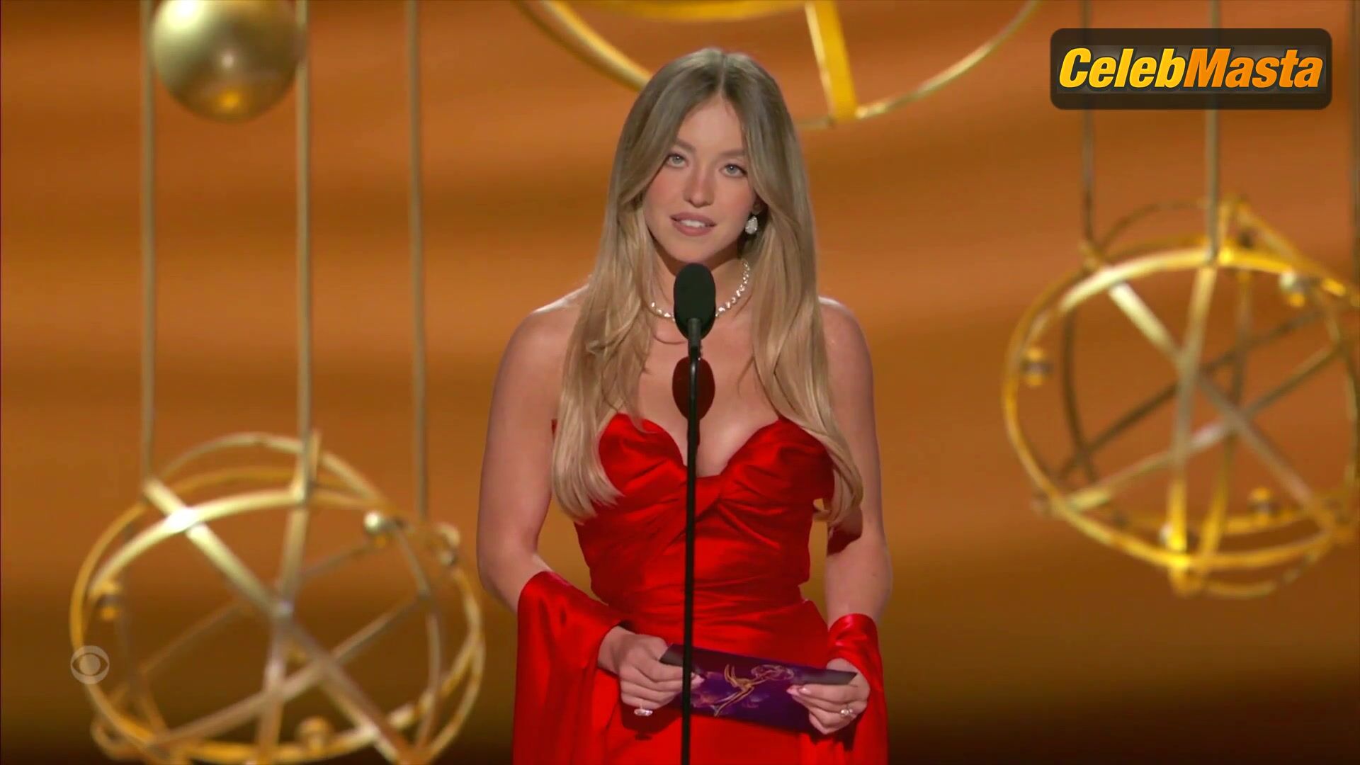Sydney Sweeney Sexy Scene From The Primetime Emmy Awards - Photo 2 of 5 photo 5