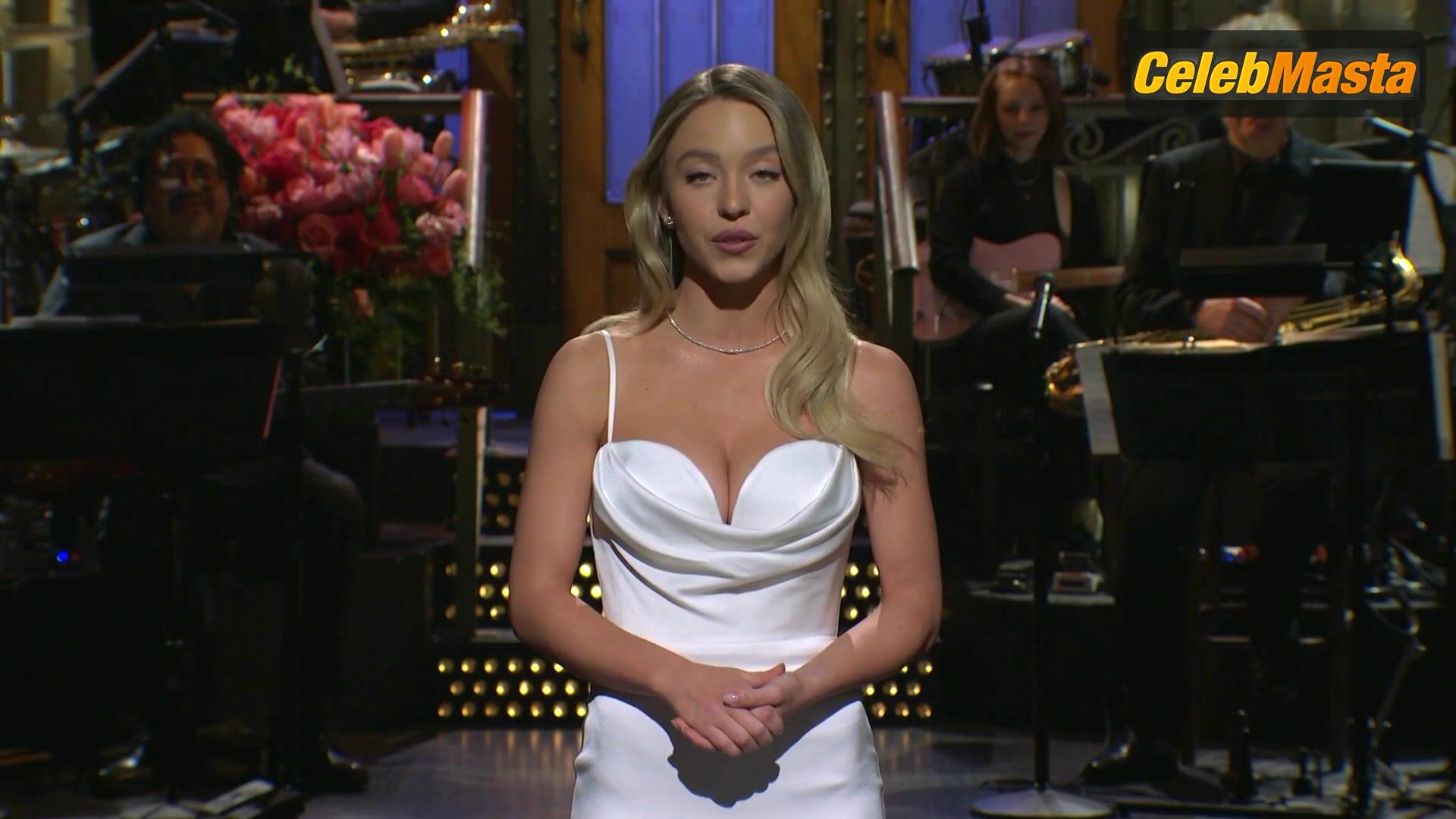 Sydney Sweeney ’s Sexy Scene From Saturday Night Live - Photo 1 of 5 photo 3