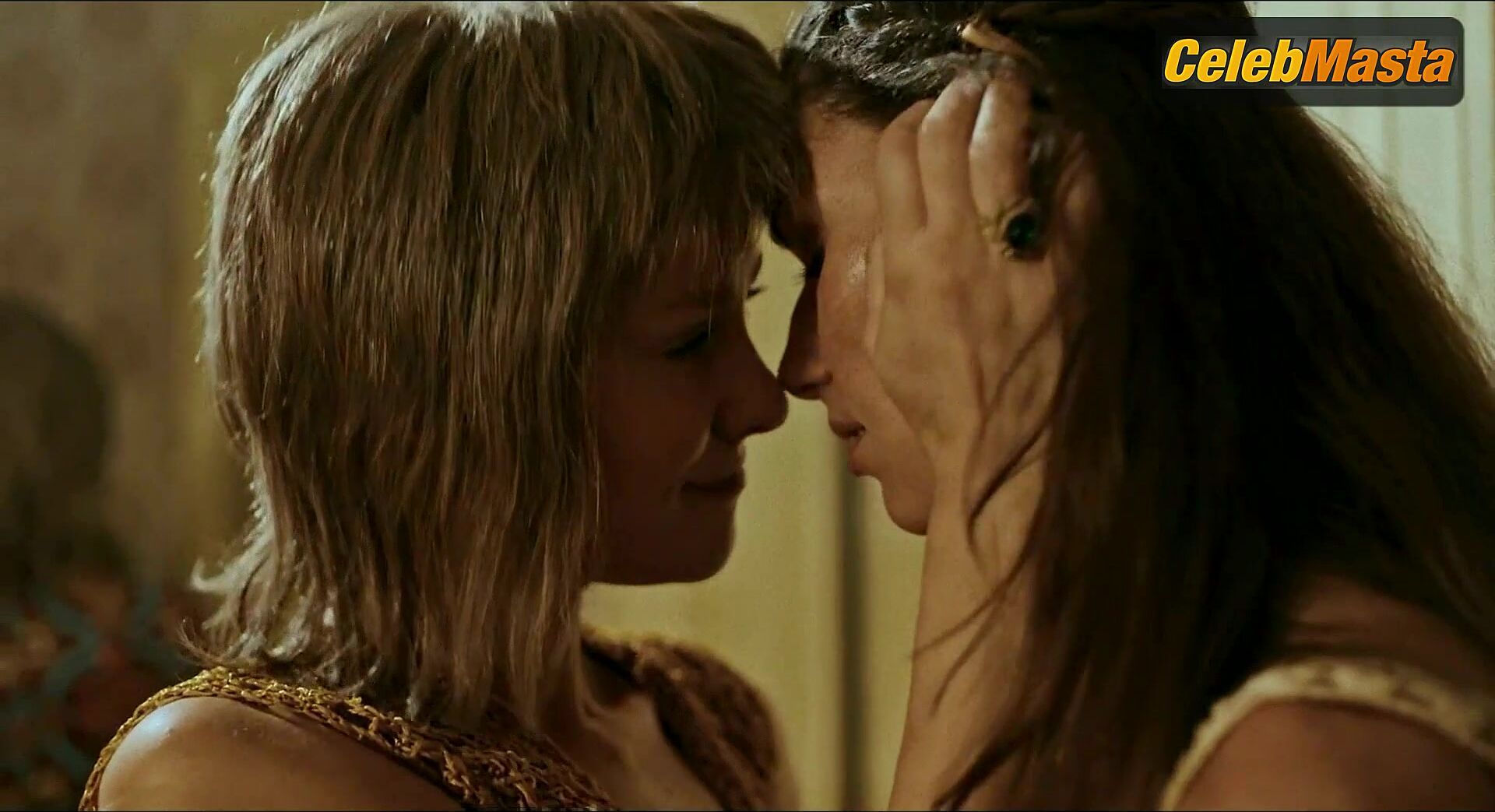 Jena Malone And Roanna Cochrane’s Lesbian Scene - Photo 2 of 5 photo 4
