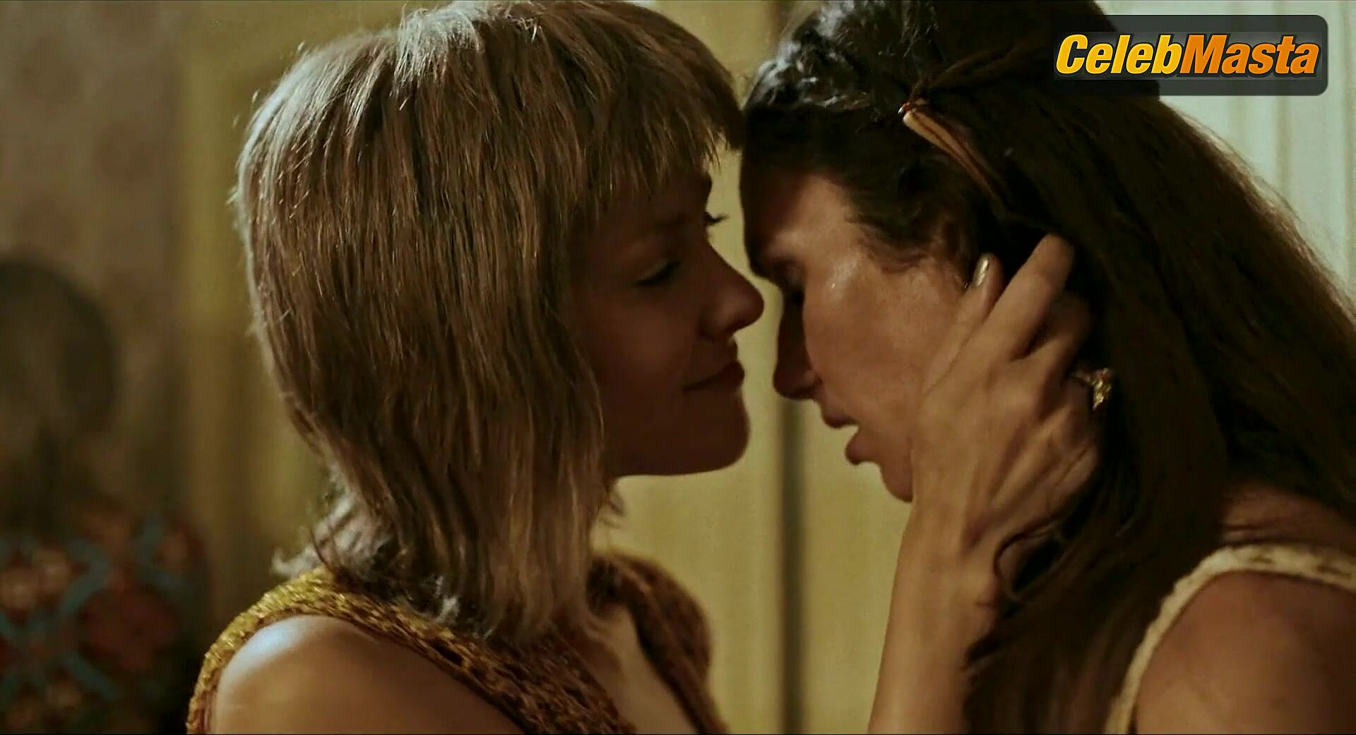 Jena Malone And Roanna Cochrane’s Lesbian Scene - Photo 2 of 5 photo 5