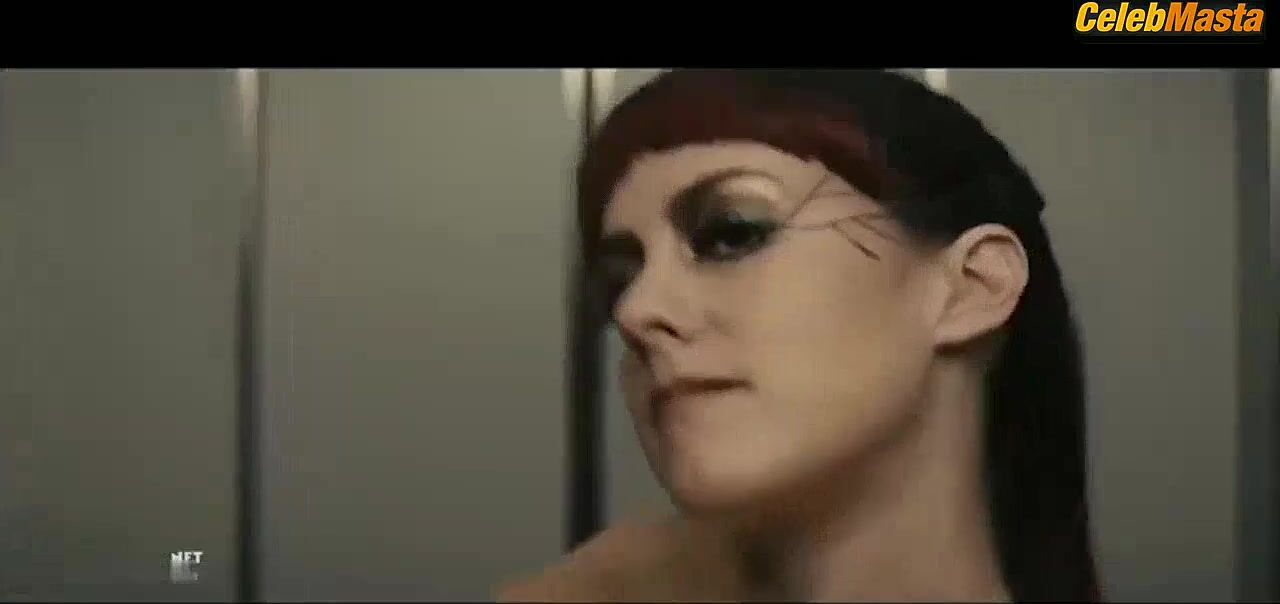 Jena Malone ’s Tits Scene From The Hunger Games - Photo 2 of 5 photo 4