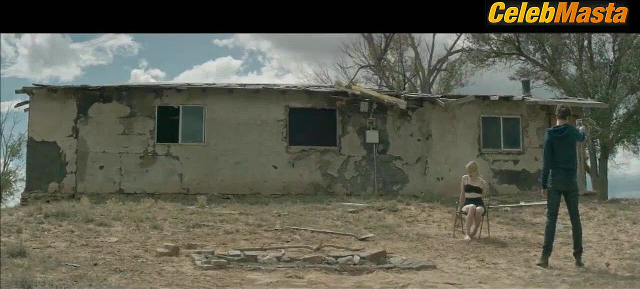 Jena Malone ’s Underwear Scene From Bottom Of The - Photo 2 of 5
