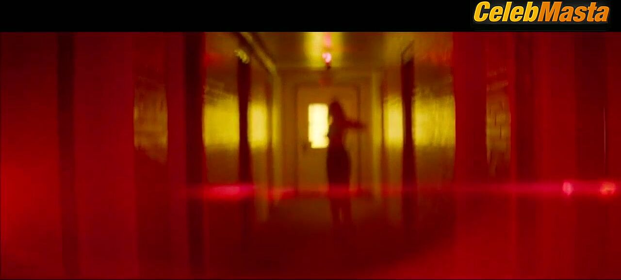 Jena Malone ’s Sexy Scene From Bottom Of The World - Photo 2 of 5