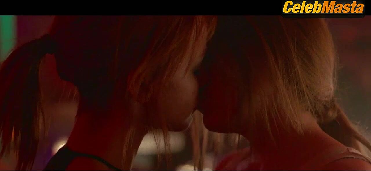 Jena Malone And Riley Keough’s Lesbian Scene From - Photo 2 of 5 photo 5
