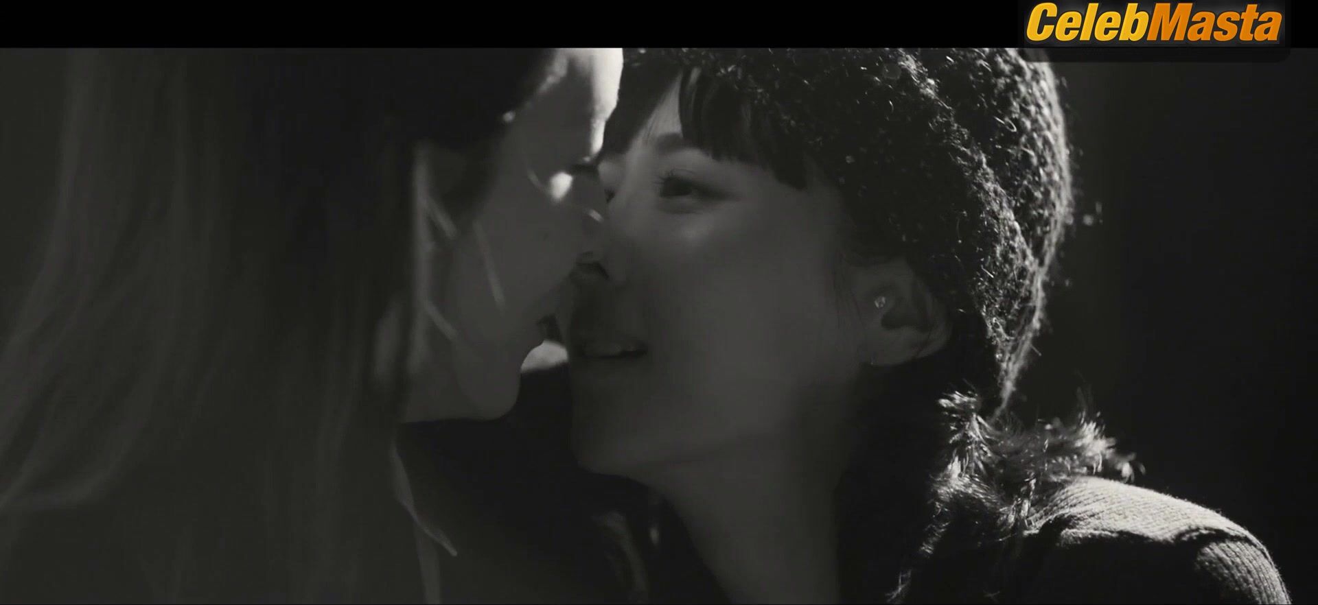 Cho Yeo-jeong And Park Ji-hyun’s Lesbian Scene From - Photo 3 of 5 photo 5