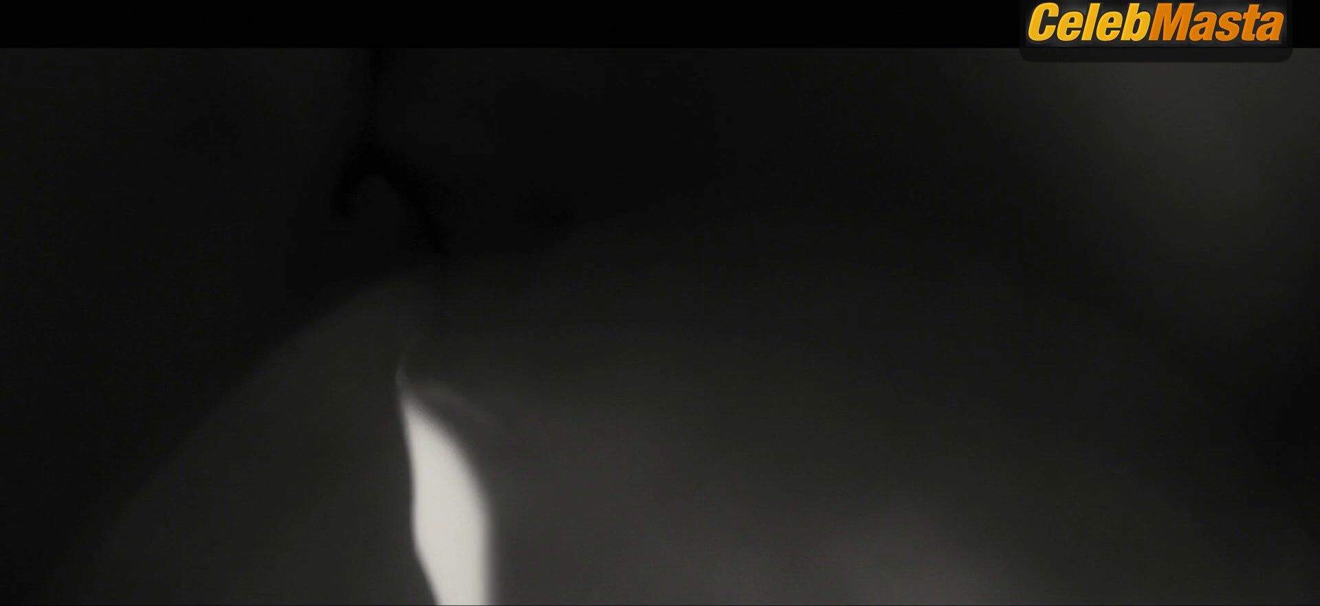 Cho Yeo-jeong And Park Ji-hyun’s Lesbian Scene From - Photo 3 of 5