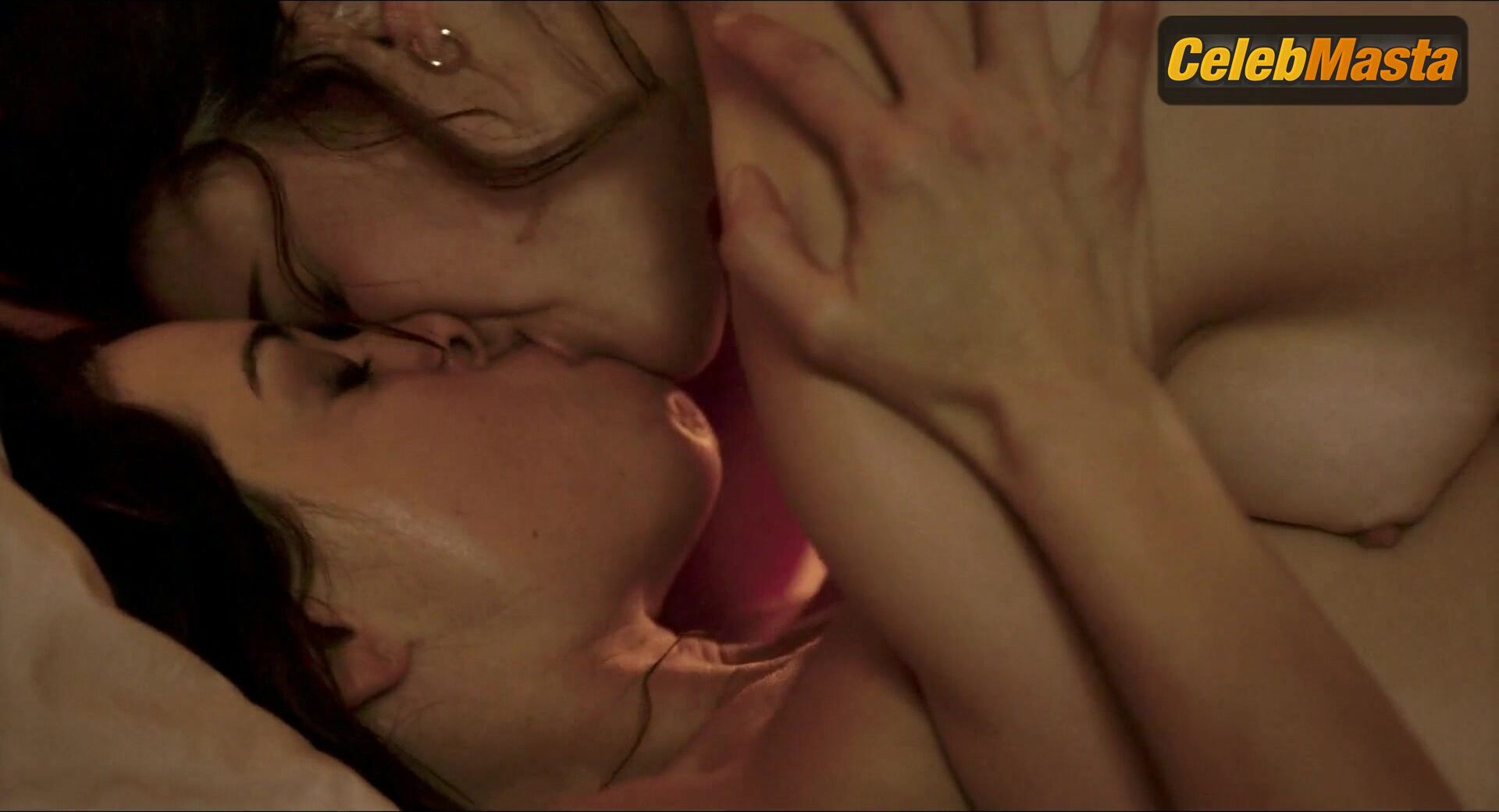 Aubrey Plaza And Margaret Qualley Tits, Lesbian Scene - Photo 1 of 5 photo 2