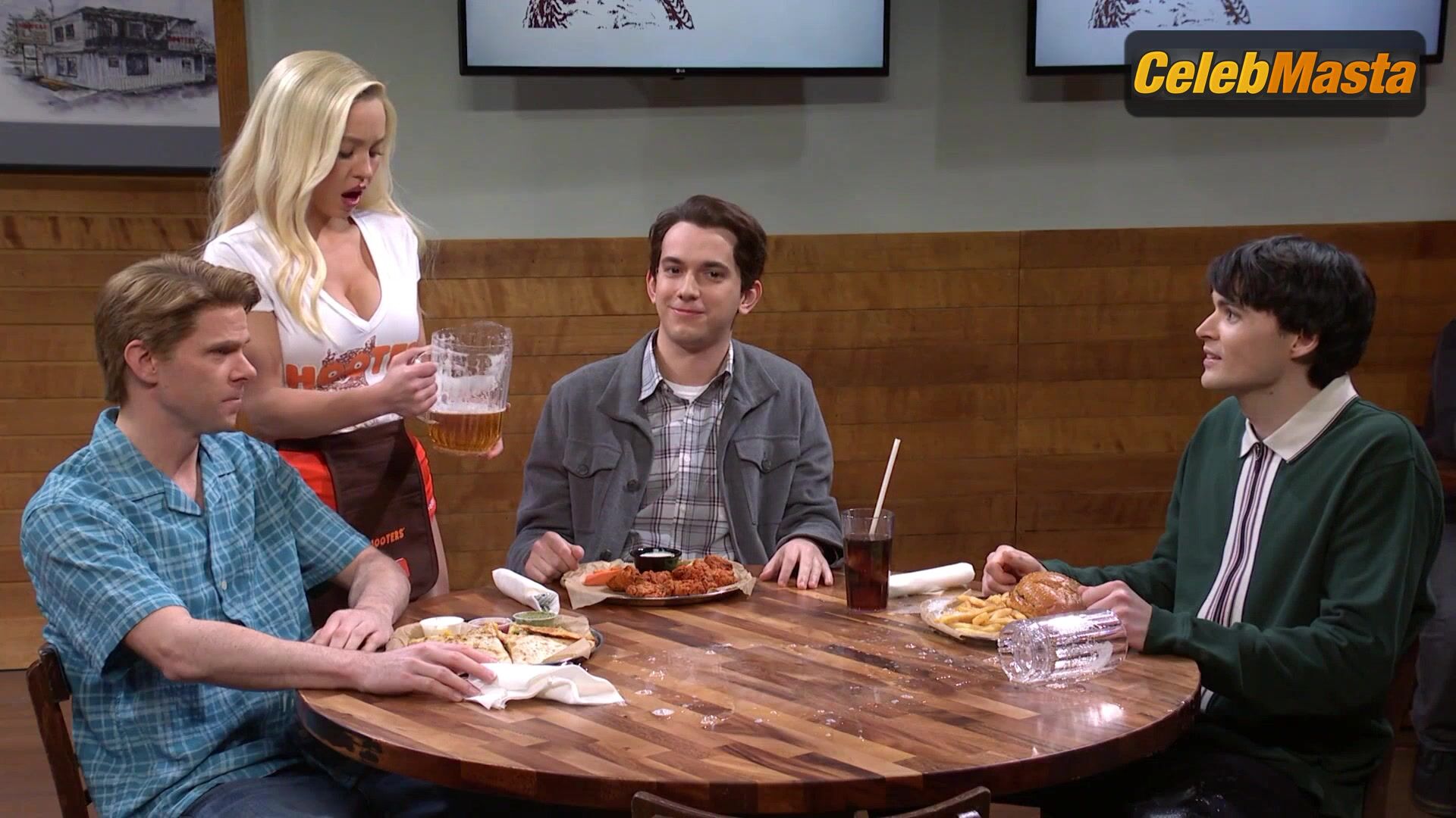 Sydney Sweeney ’s Sexy Scene From Saturday Night Live - Photo 2 of 5