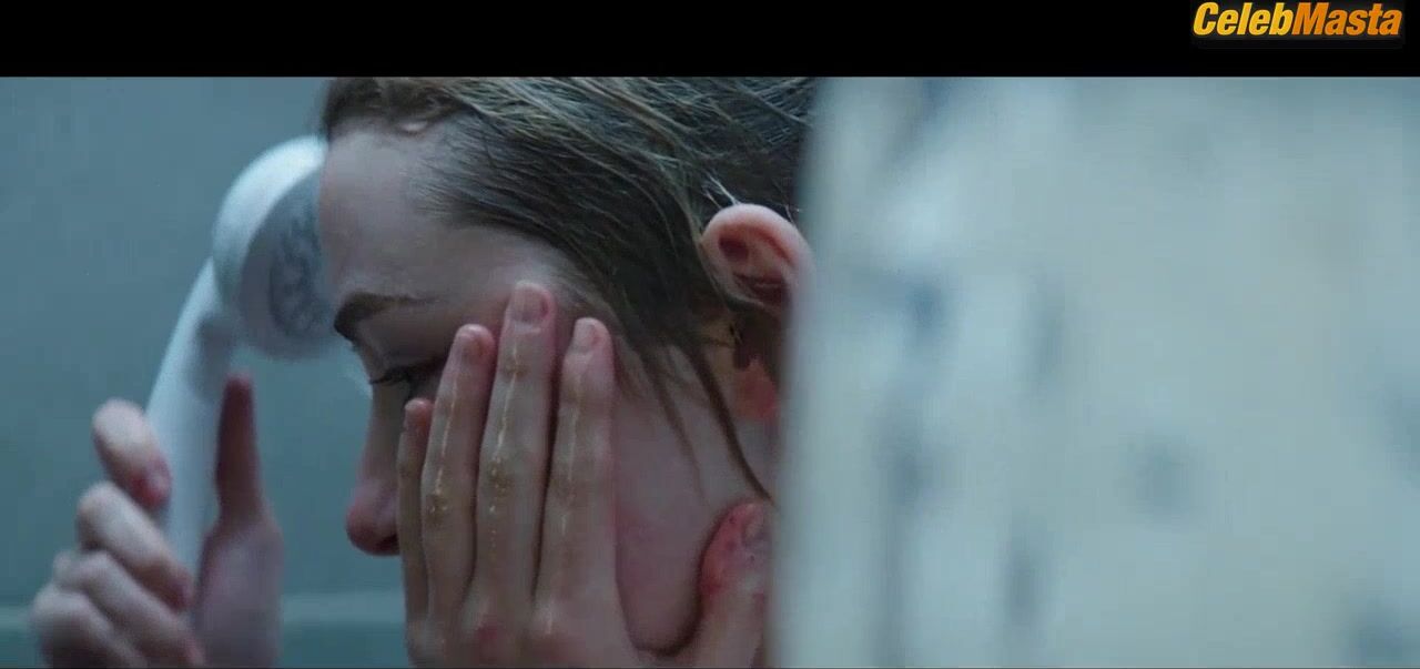 Sarah Bolger ’s Tits Scene From A Good Woman Is - Photo 2 of 5