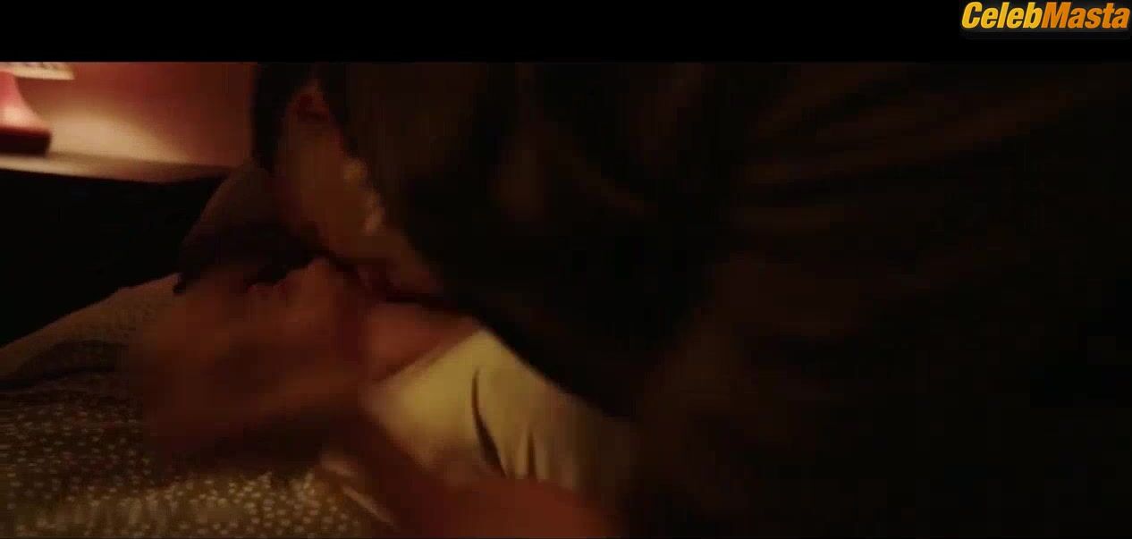 Sarah Bolger ’s Tits Scene From A Good Woman Is - Photo 2 of 5 photo 4
