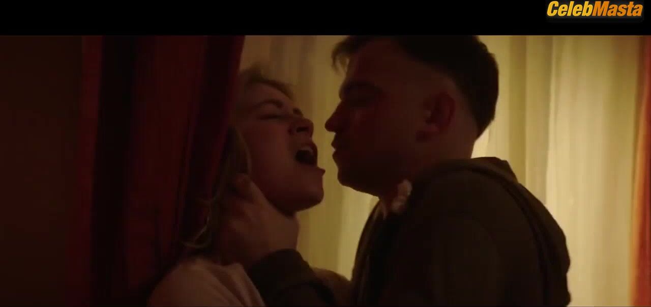 Sarah Bolger ’s Tits Scene From A Good Woman Is - Photo 2 of 5 photo 5