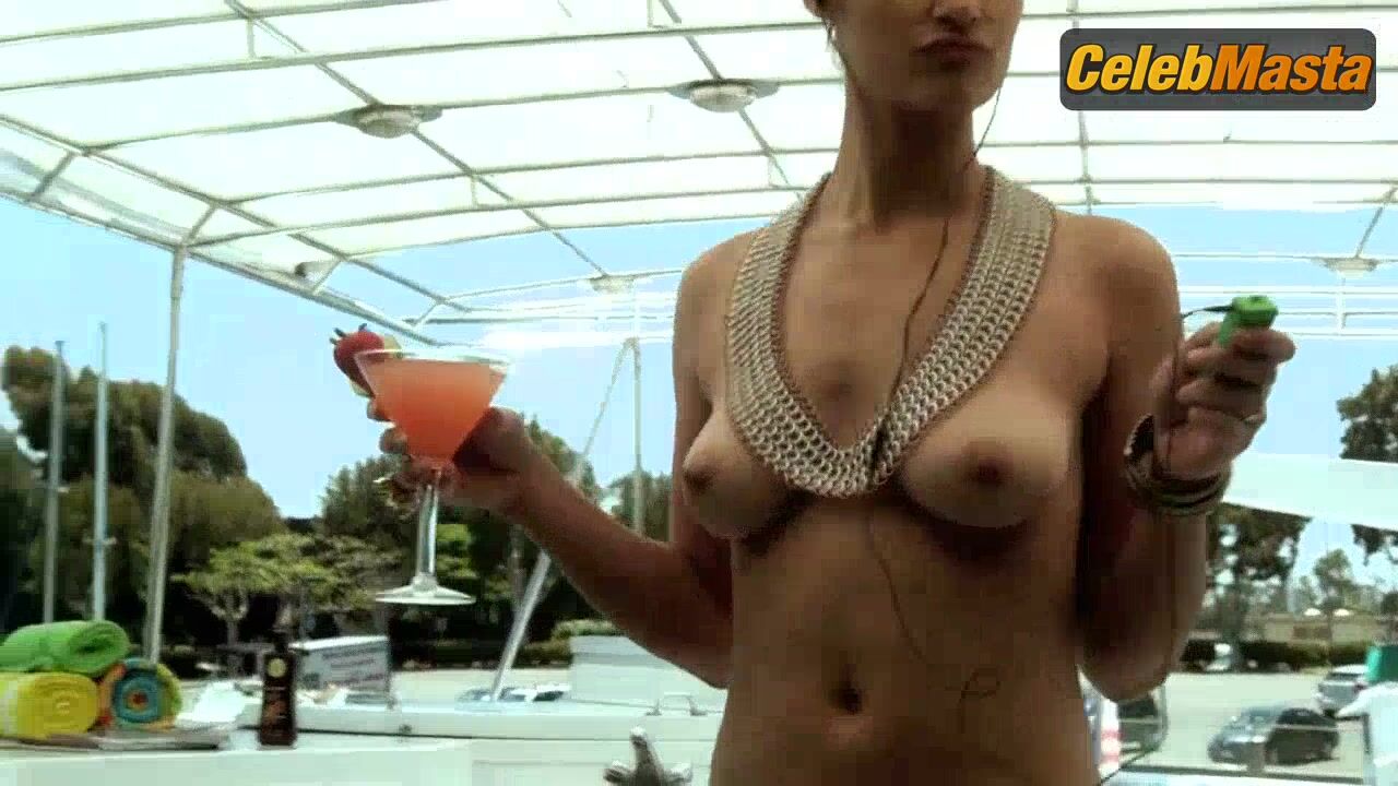 Jessica Clark ’s Tits Scene In Chemistry - Photo 2 of 5 photo 5
