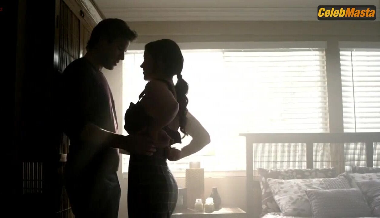 Sandra Mccoy ’s Booty, Boobs Scene In Femme Fatales - Photo 2 of 5