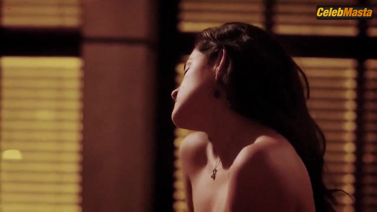 Diana Elizabeth Torres Flaunts Butt, Boobs Scene In Femme Fatales - Photo 2 of 5 photo 3