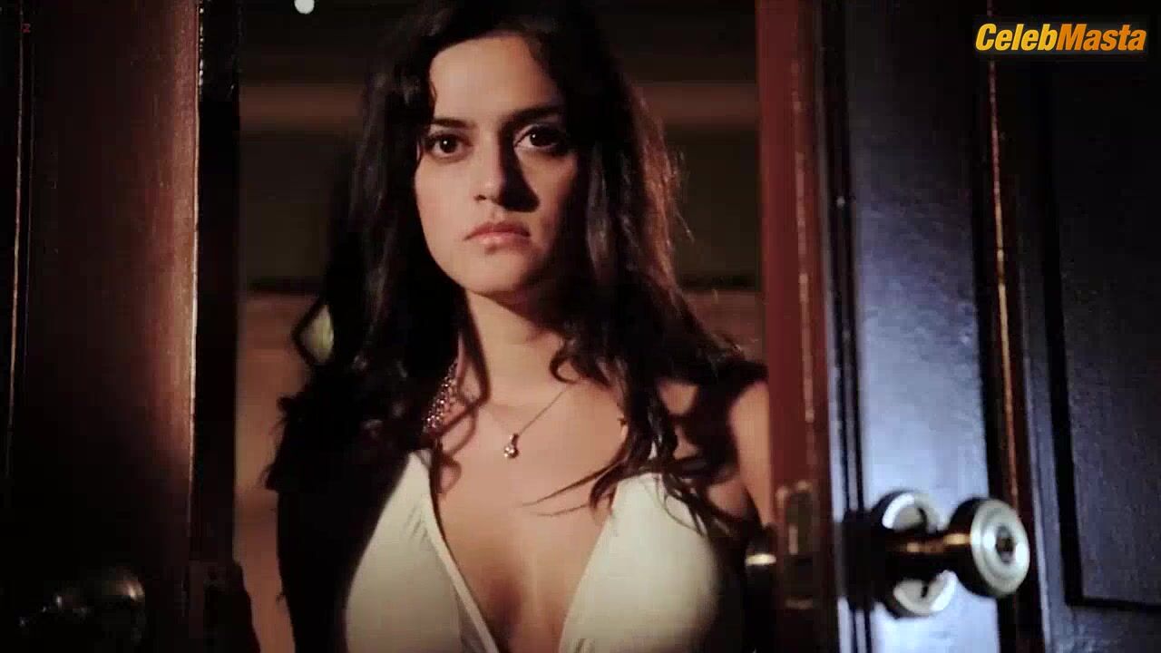 Diana Elizabeth Torres Flaunts Butt, Boobs Scene In Femme Fatales - Photo 2 of 5 photo 4