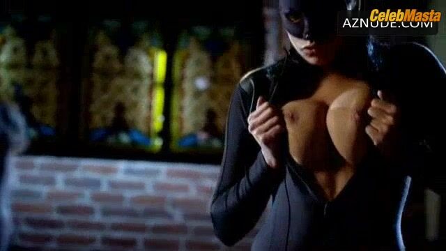 Daphne Duplaix ’s Tits Scene In Femme Fatales - Photo 3 of 5 photo 2