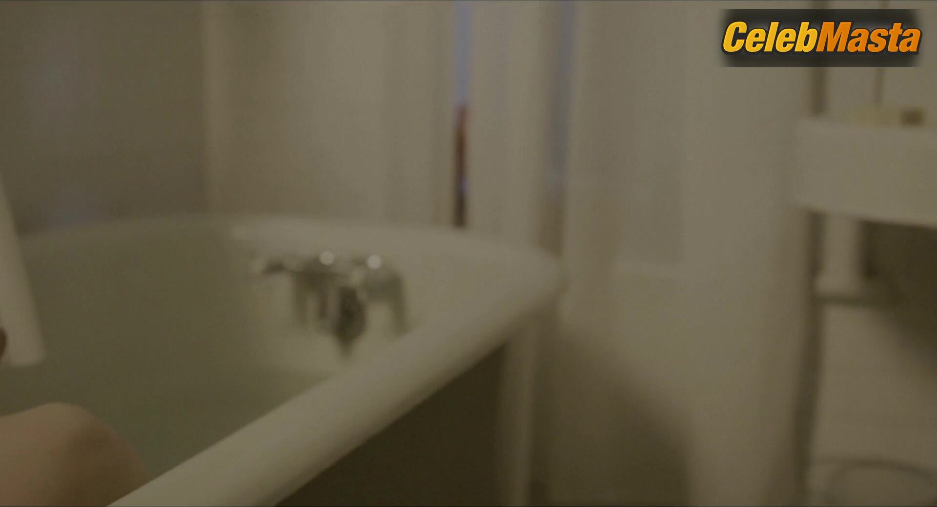 Vanessa Kirby ’s Bush Scene From Pieces Of A Woman - Photo 1 of 5