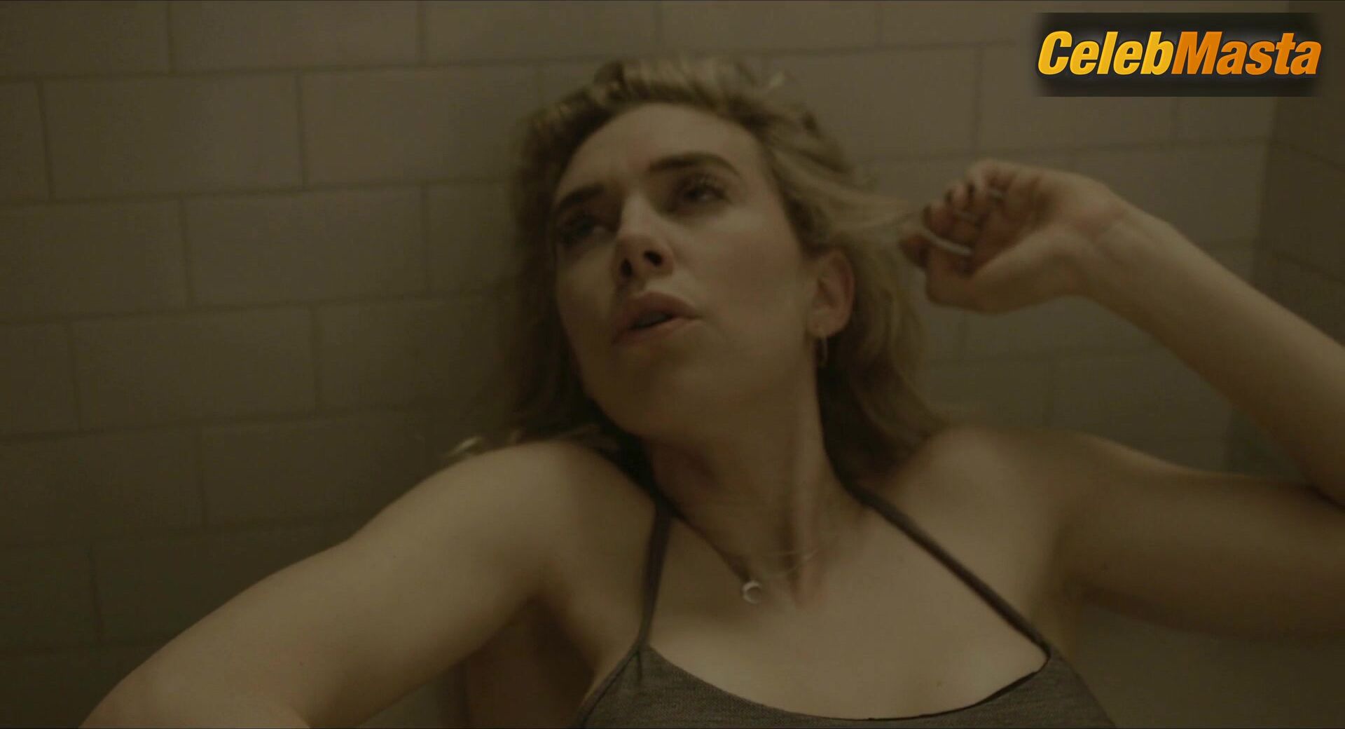Vanessa Kirby ’s Bush Scene From Pieces Of A Woman - Photo 1 of 5 photo 5