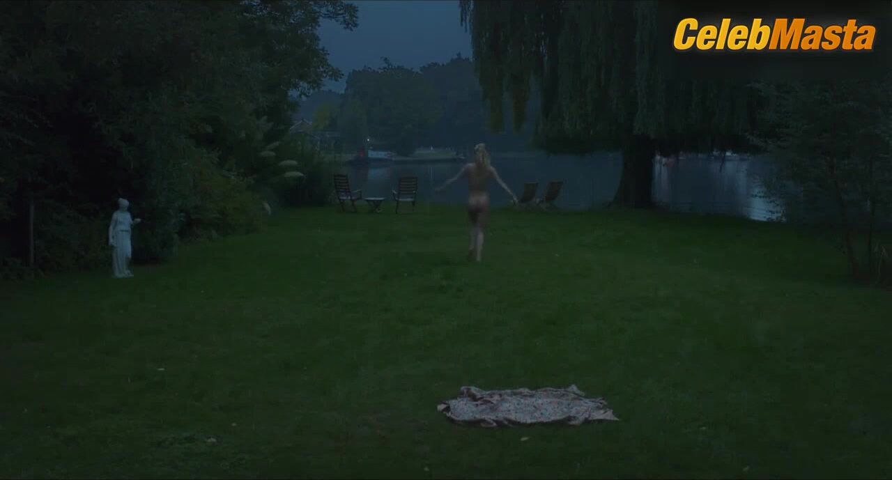 Vanessa Kirby ’s Butt Scene From Queen And Country - Photo 2 of 5 photo 5