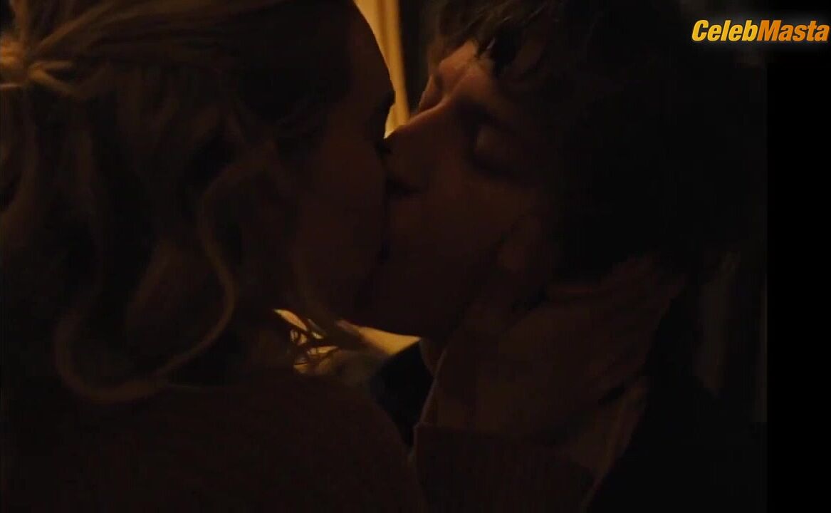 Vanessa Kirby ’s Sexy Scene From Italian Studies - Photo 2 of 5 photo 5