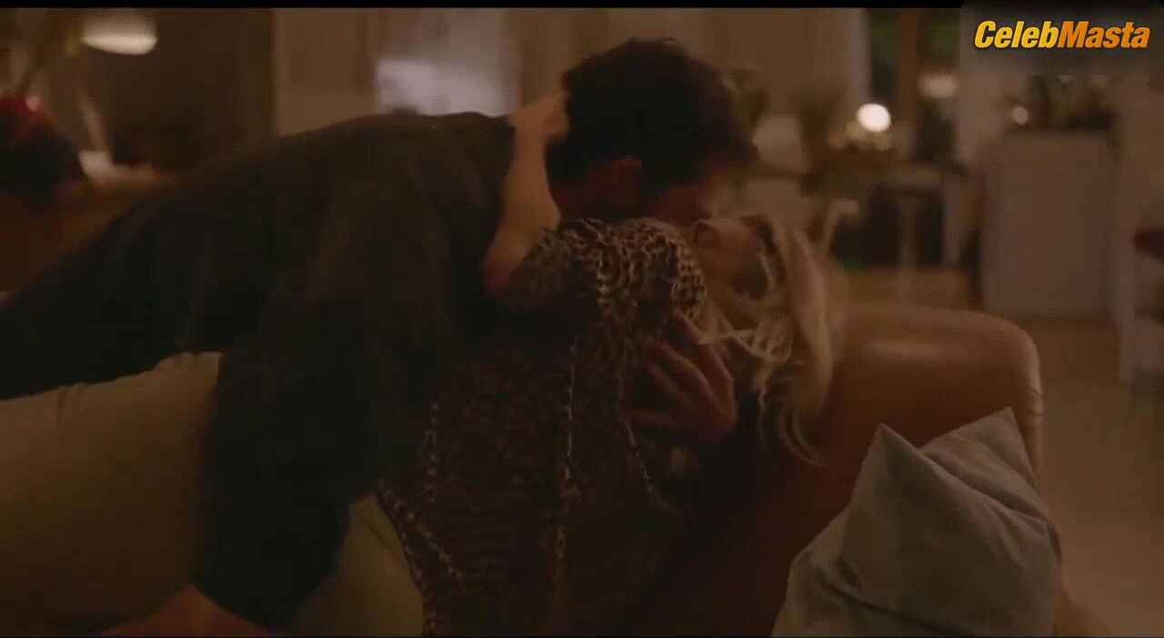 Vanessa Kirby ’s Tits Scene From Pieces Of A Woman - Photo 1 of 5 photo 5