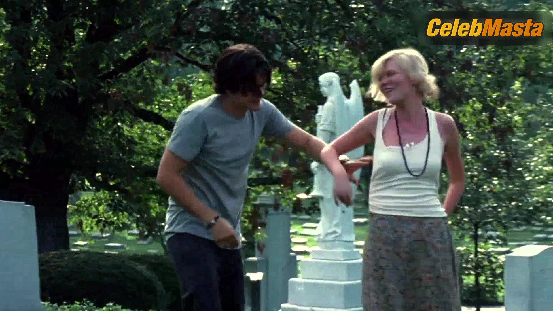 Kirsten Dunst Underwear Scene In Elizabethtown Movie - Photo 1 of 5 photo 4