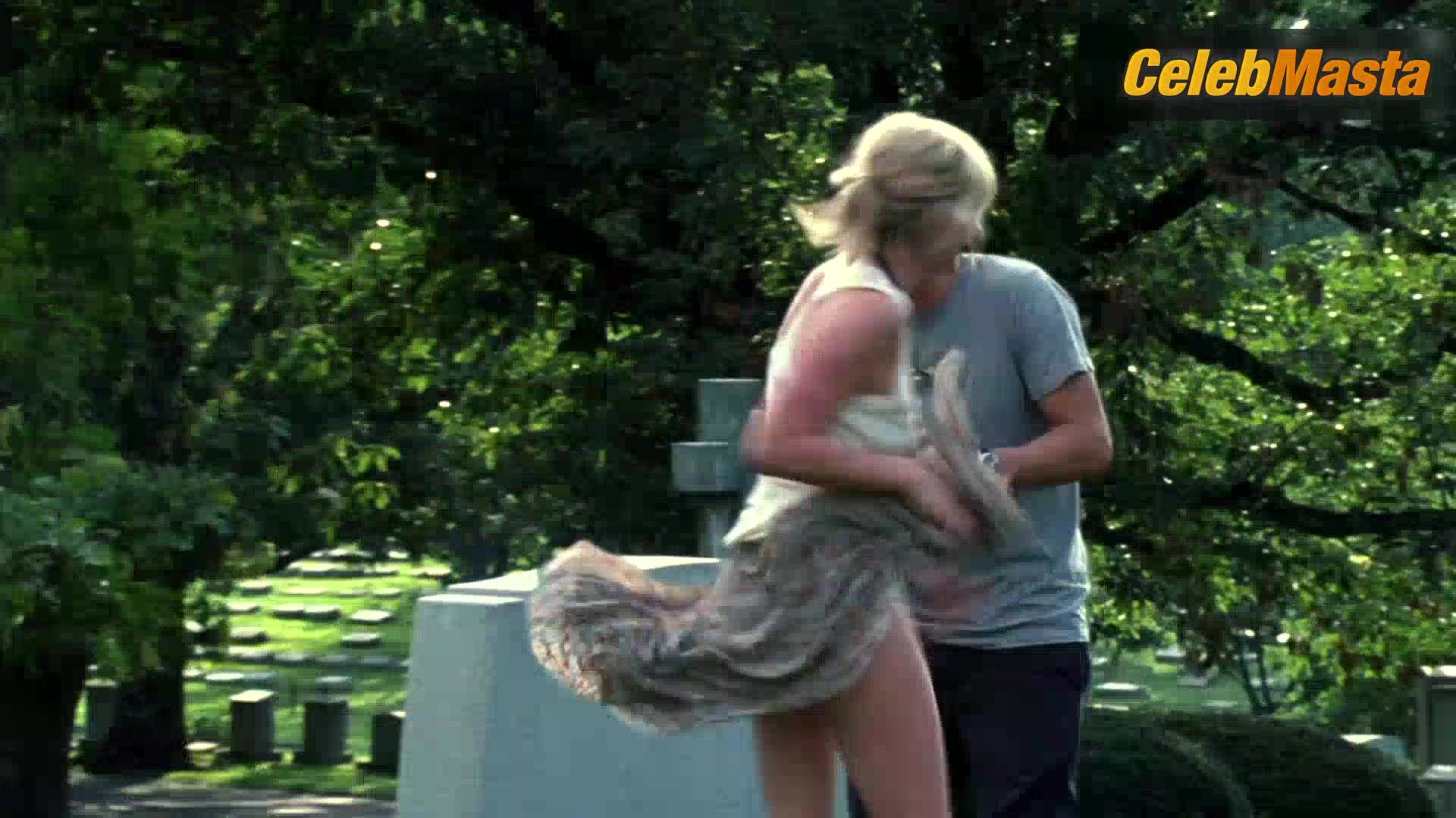 Kirsten Dunst Underwear Scene In Elizabethtown Movie - Photo 1 of 5 photo 5