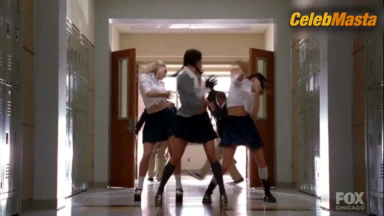 Lea Michele ’s Sexy Scene In Glee - Photo 5 of 5 photo 2