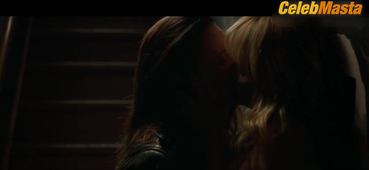 Lena Hall Mena Suvari And Bare Lesbian Scene In Becks - Photo 1 of 5 photo 2