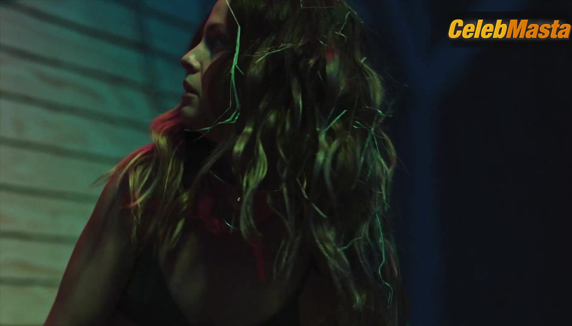 Mena Suvari ’s Bikini Scene In Hunt Club - Photo 2 of 5 photo 1