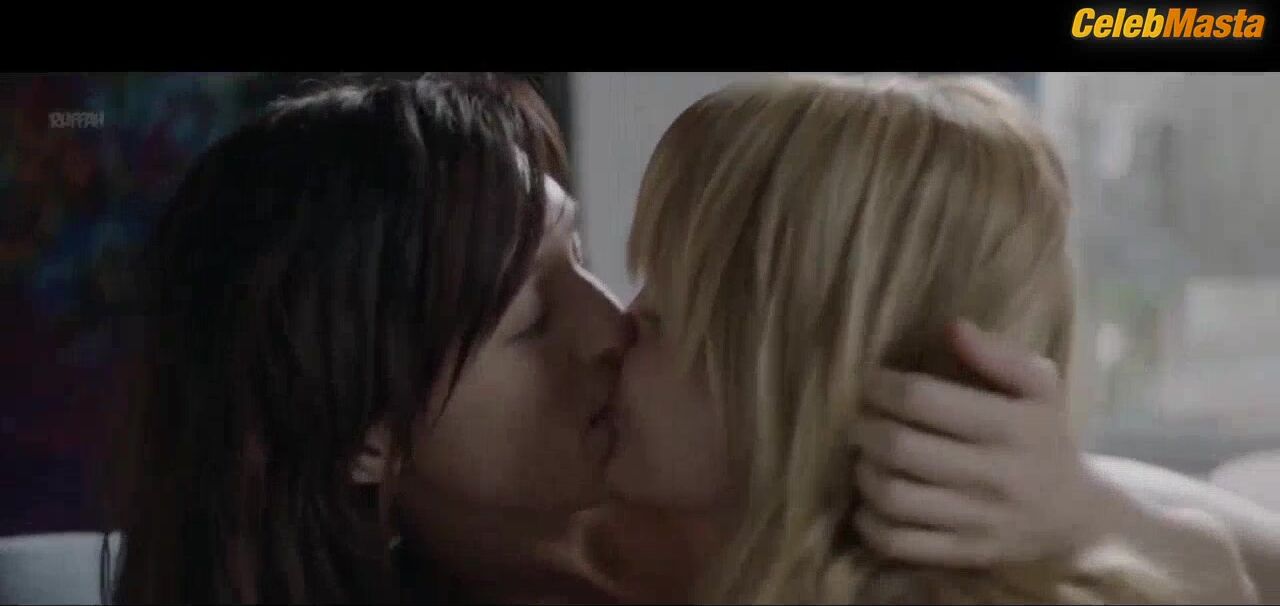 Mena Suvari ’s Lesbian, Booty Scene In Becks - Photo 3 of 5 photo 4