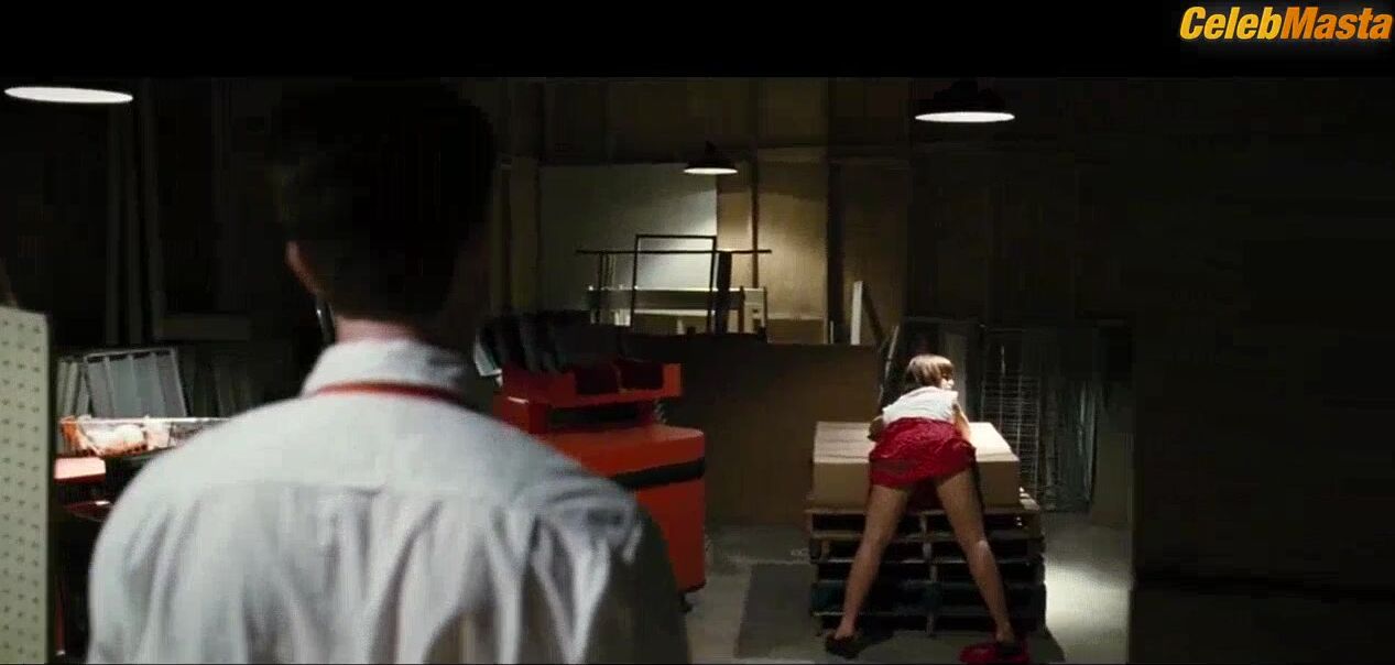 Mena Suvari ’s Booty, Tits Scene In The Mysteries - Photo 2 of 5 photo 1