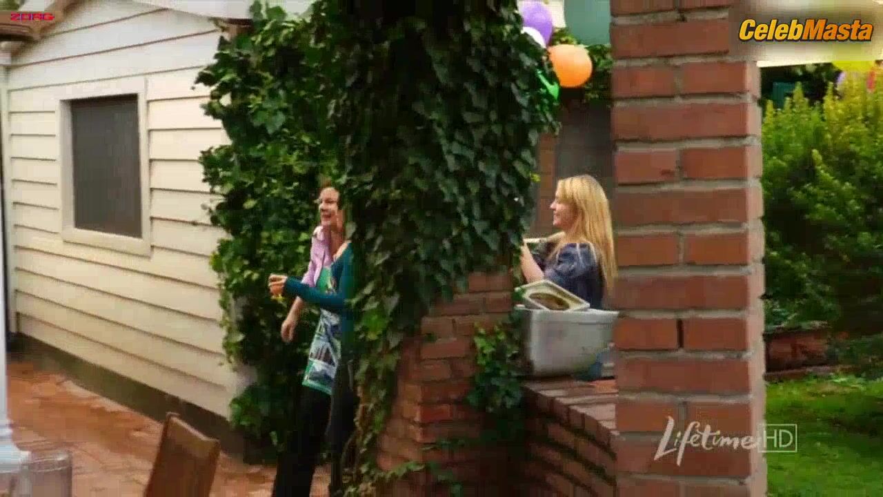 Hayden Panettiere Tits Scene From Amanda Knox - Photo 1 of 5 photo 2