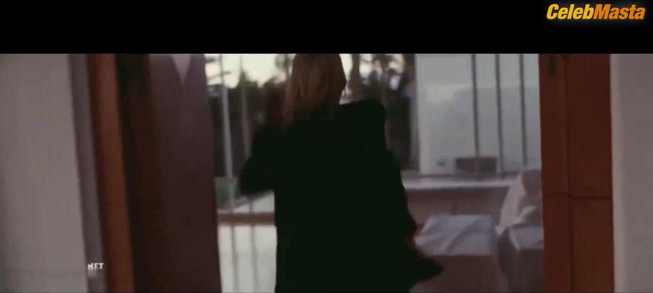 Miley Cyrus Booty, Boobs Scene In Flowers - Photo 1 of 5 photo 5
