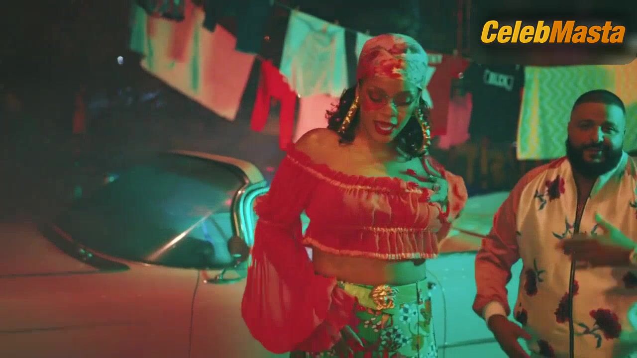 Rihanna Reveals Sexy Scene In Wild Thoughts - Photo 3 of 5 photo 2