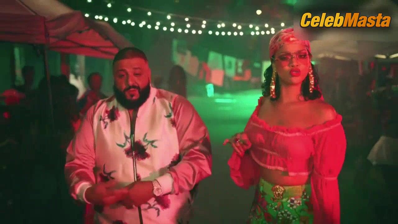 Rihanna Reveals Sexy Scene In Wild Thoughts - Photo 3 of 5 photo 5