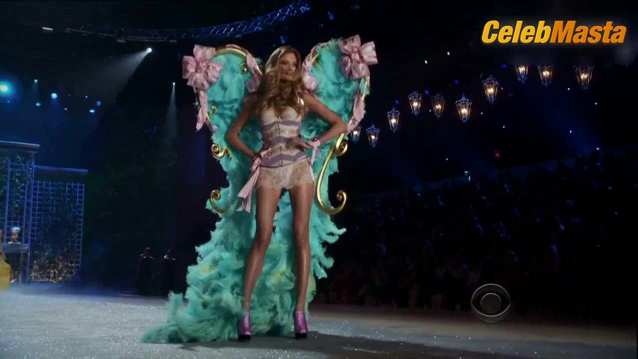 Miranda Kerr Rihanna And ’s Underwear Scene In The - Photo 1 of 5 photo 2