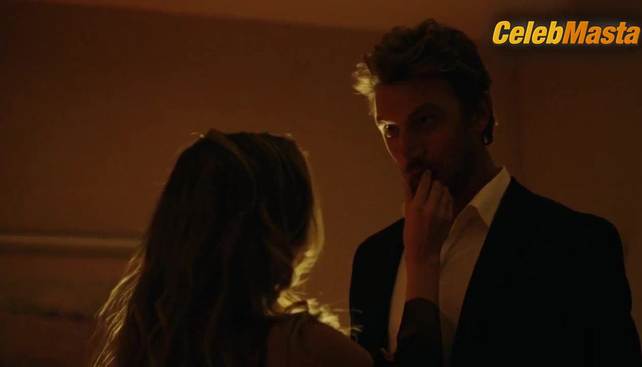 Shiri Appleby Shows Off Sexy Scene In Unreal - Photo 2 of 5 photo 1