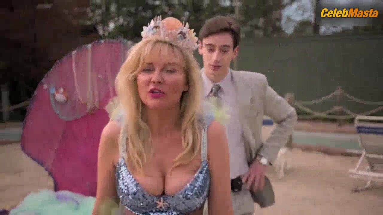 Kirsten Dunst Tits And Underwear Scene In On Becoming A - Photo 2 of 5 photo 5