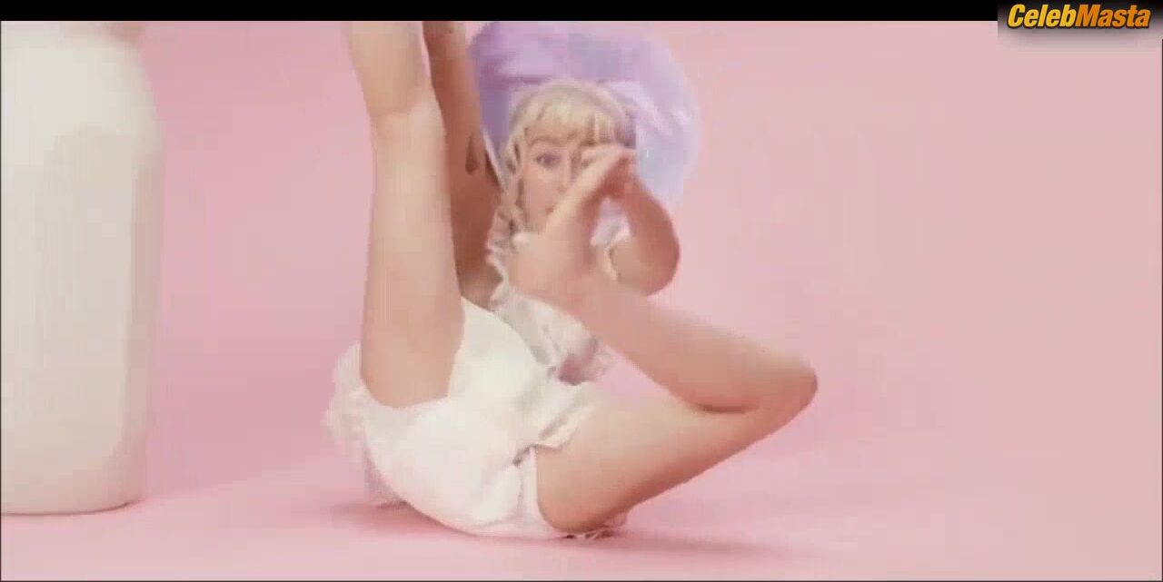 Miley Cyrus Underwear Scene From Bb Talk - Photo 2 of 5
