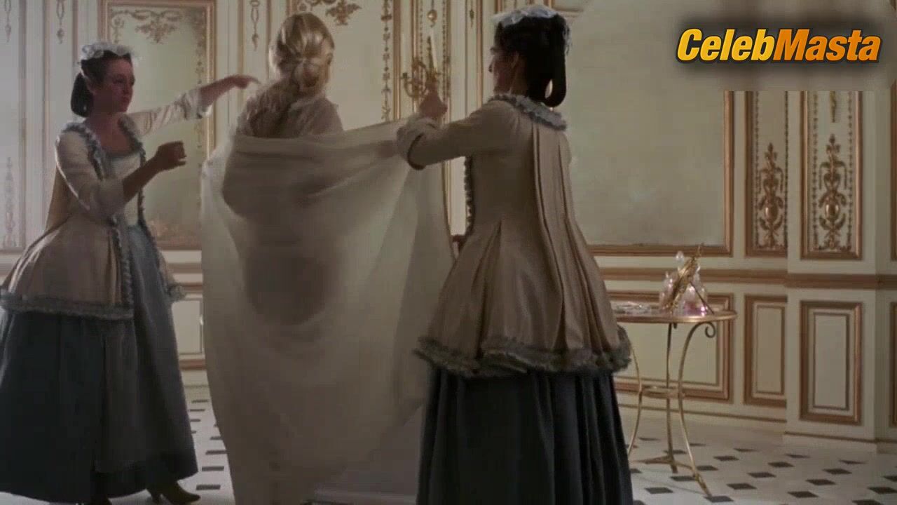 Kirsten Dunst Sexy Scene From Marie Antoinette - Photo 2 of 5 photo 4