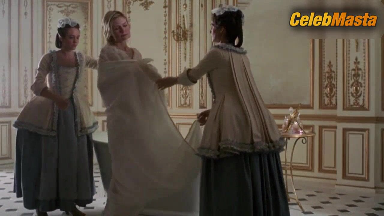 Kirsten Dunst Sexy Scene From Marie Antoinette - Photo 2 of 5 photo 5