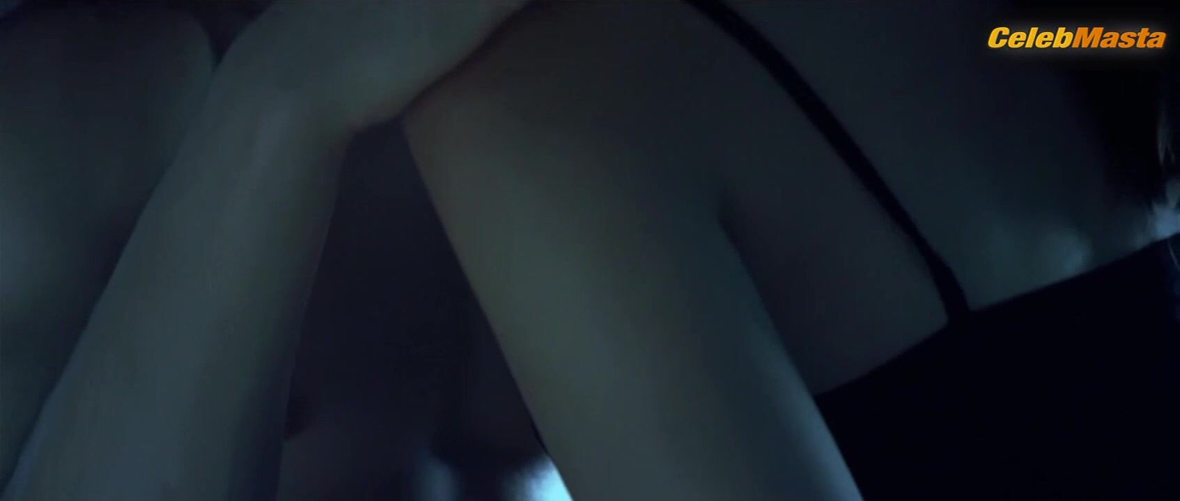 Shiri Appleby ’s Sexy Scene From Swimfan - Photo 2 of 5 photo 1