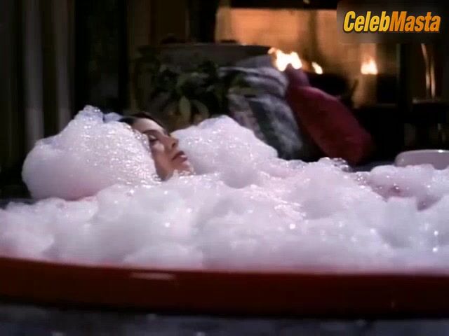 Teri Hatcher ’s Sexy Scene From Lois & Clark - Photo 1 of 5 photo 2